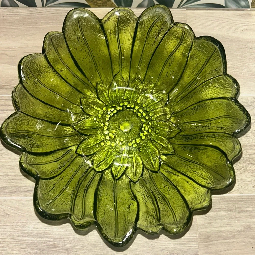 Vintage Indiana Glass Lily Pond Sunflower Avocado Green Bowl